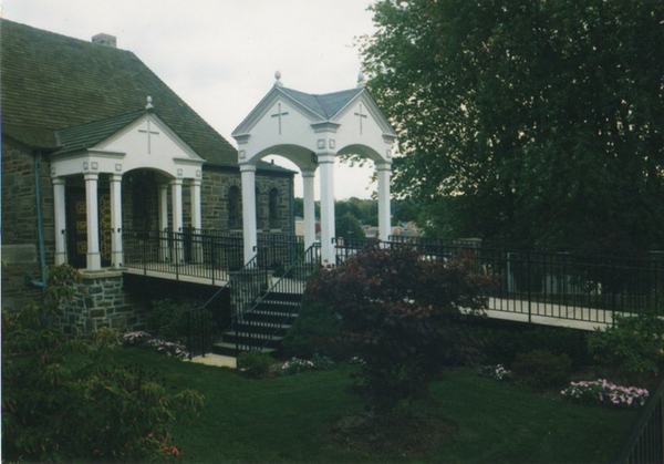 Ramps & Courtyard | DCL ARCHITECTS